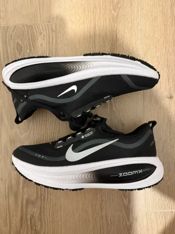Used Nike Vomero Running Shoes