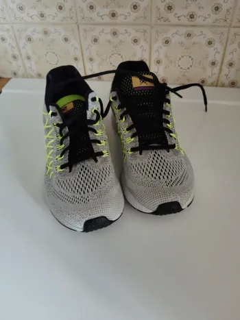 Used Pegasus Zoom 32 Running Shoes