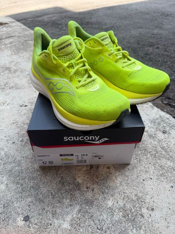 Used Saucony Triumph 23 Running Shoes