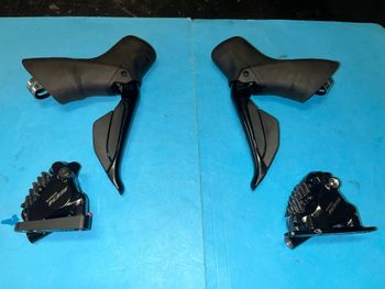 Gebrauchtes Shimano 105 di2 ST-R7170 + BR-R7170 12v 2026 Brakes