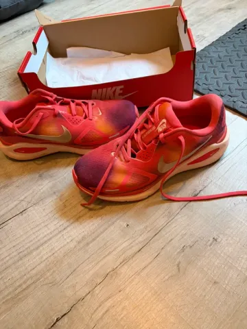 Nike Structure Running Shoes de segunda mano