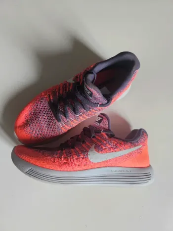 Used Rose Nike Fitness oder Running Schuhe Running Shoes