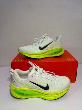 Used 100% Vomero 18 Running Shoes