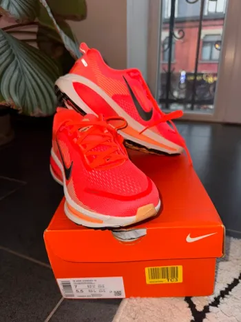 Used Nike Vomero Running Shoes