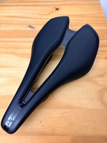 Used Giant Fleet SLR Carbon Saddle Saddles & Seatposts