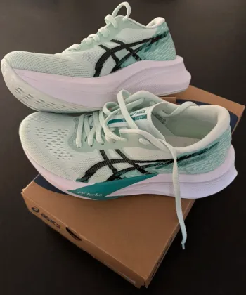 Asics Magic Speed 4 Running Shoes d'occasion
