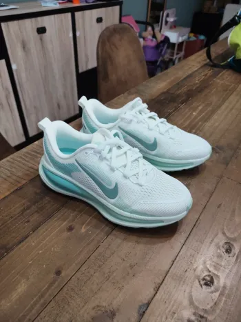 Gebrauchtes Nike Vomero 18 Running Shoes