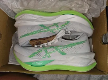 Used White SonicBlast Running Shoes
