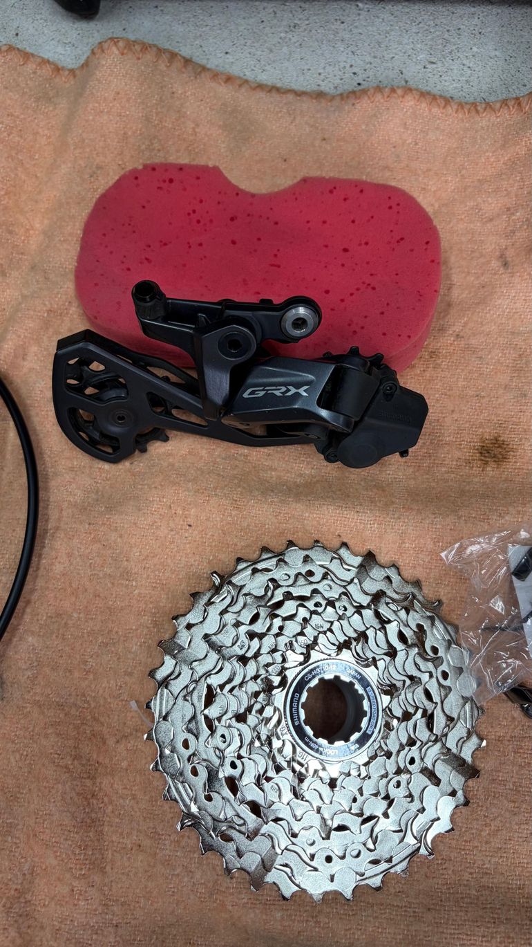 Used Shimano GRX 820 2x12 Groupset bike — image 5 of 9