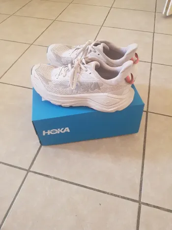 Käytetty Hoka Challenger 8 Running Shoes