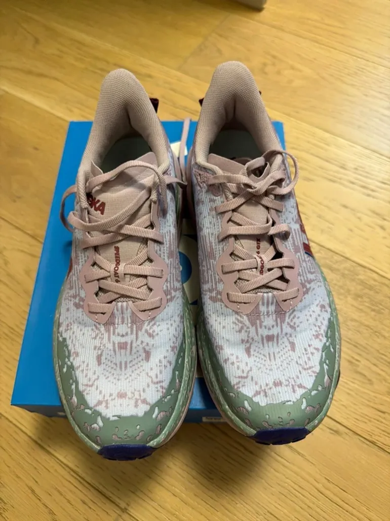 Used Hoka Speedgoat 6 GTX bike — image 2 of 2