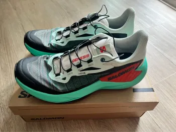 Używany Genesis W Running Shoes