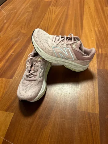 Tweedehands New Balance 860V14 Running Shoes