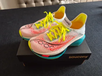 Used Saucony Elite 2 Running Shoes