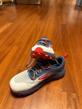 Used Brooks Cascadia 17 Running Shoes