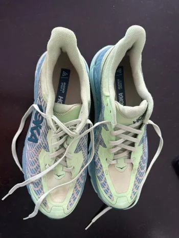 Used Hoka Trailrunning Shoes bike — image 3 of 7
