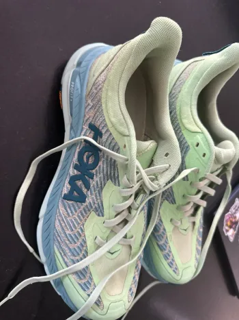 Used Hoka Trailrunning Shoes bike — image 2 of 7