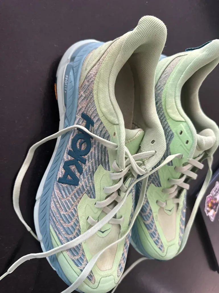 Used Hoka Trailrunning Shoes bike — image 2 of 7