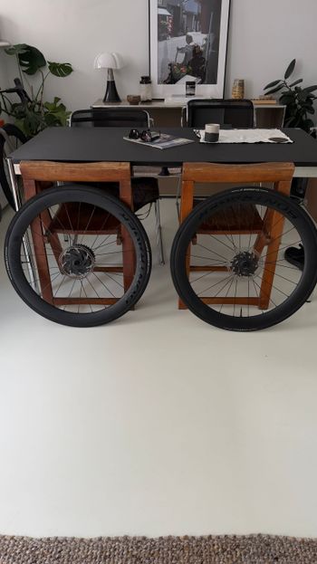 Używany Bontrager Aeolus Pro 51 TLR Disc Road Wheel 2024 Wheels