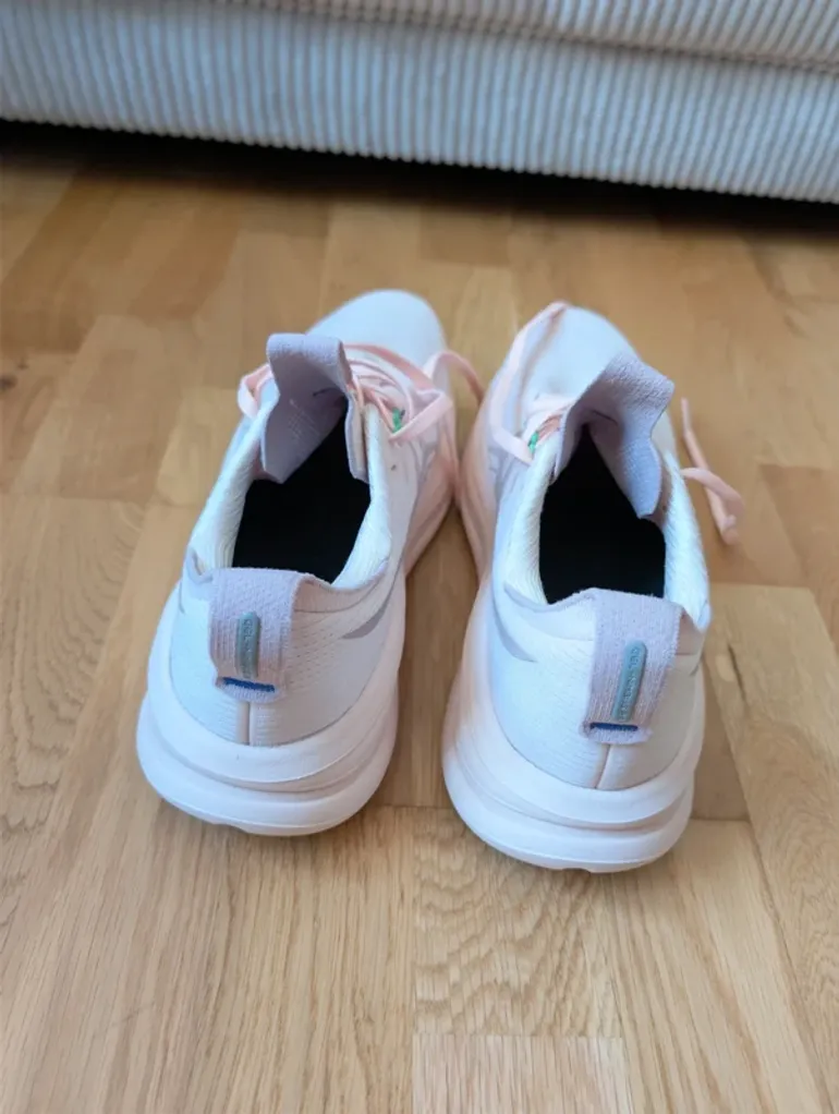 Used Asics Gel-Nimbus 28 bike — image 3 of 6