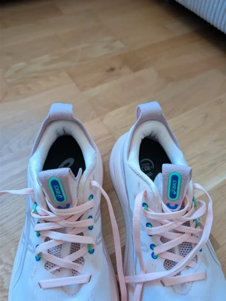 Used Asics Gel-Nimbus 28 bike — image 4 of 6