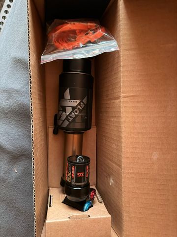 Used Fox Float X2 Factory 2024 bike — image 4 of 5