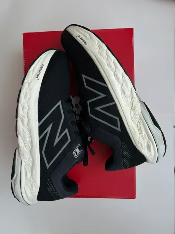 Used New Balance Fresh Foam 860 v14 bike — image 4 of 7