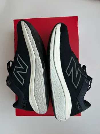 Used New Balance Fresh Foam 860 v14 bike — image 3 of 7
