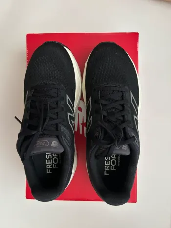 Used New Balance Fresh Foam 860 v14 Running Shoes