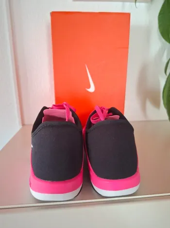 Used Nike Free TR 6 bike — image 6 of 9