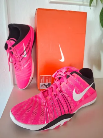 Used Nike Free TR 6 bike — image 2 of 9