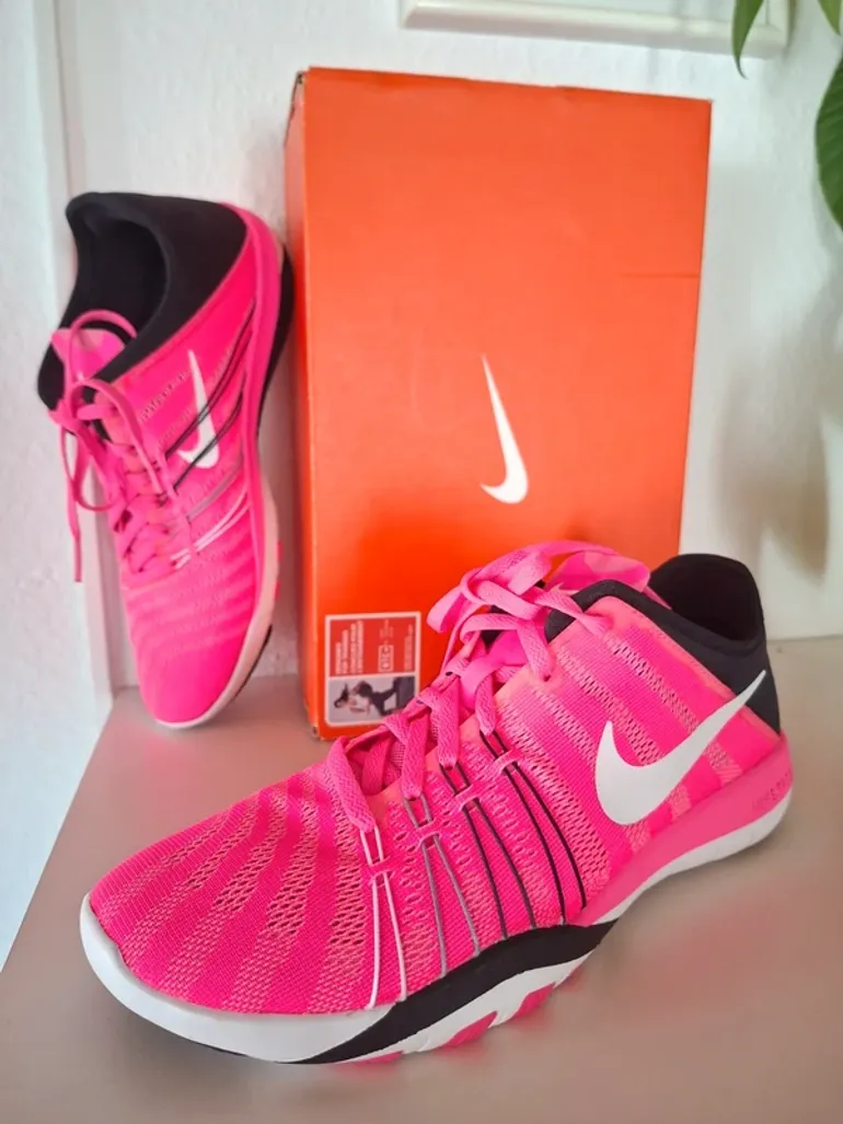 Used Nike Free TR 6 bike — image 2 of 9
