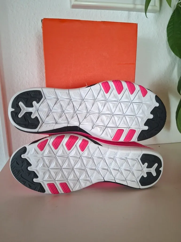 Used Nike Free TR 6 bike — image 3 of 9