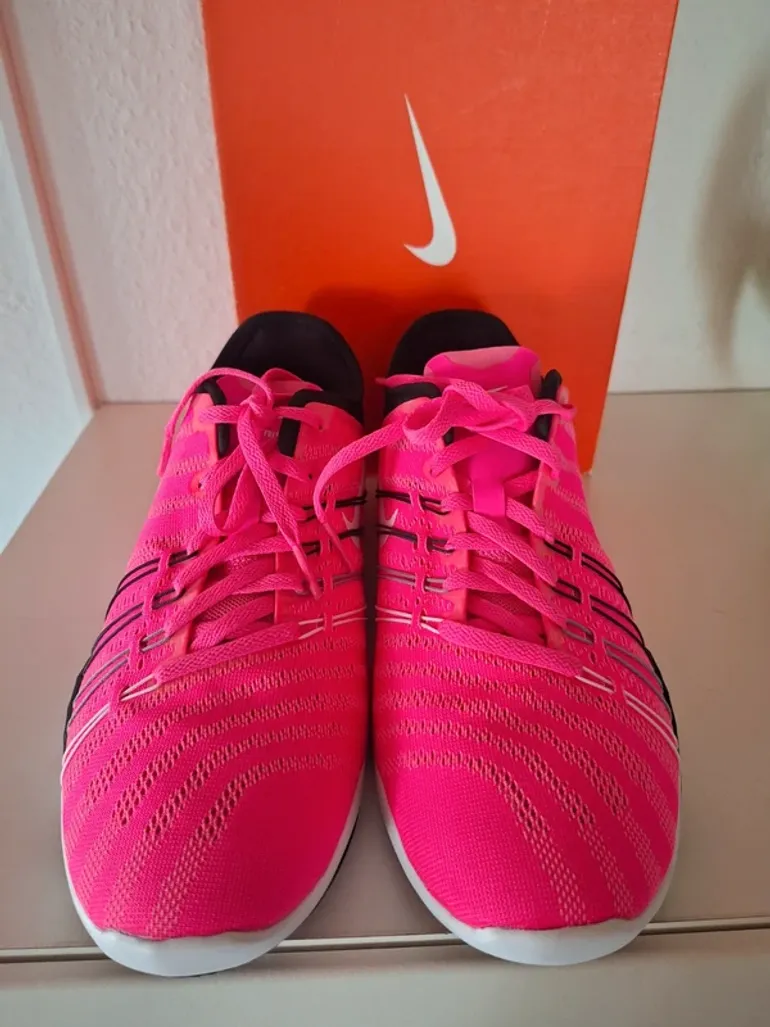 Used Nike Free TR 6 bike — image 7 of 9