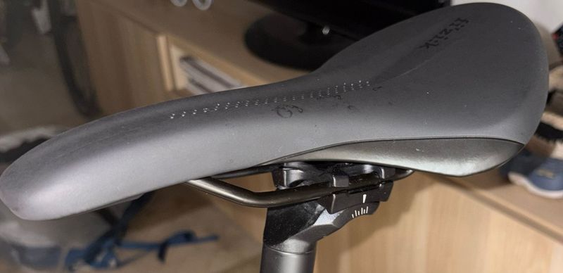 Used Fizik Aliante R5 Saddles & Seatposts