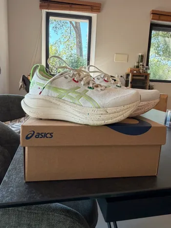 Asics Gel Nimbus 28 Running Shoes d'occasion