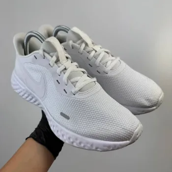 Used Clean Revolution 5 Running Shoes