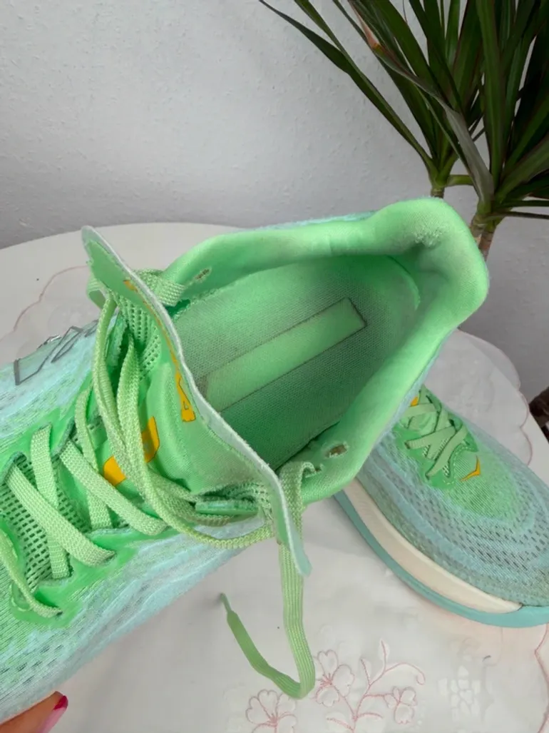 Used Ideal Hoka Mach X bike — image 8 of 10