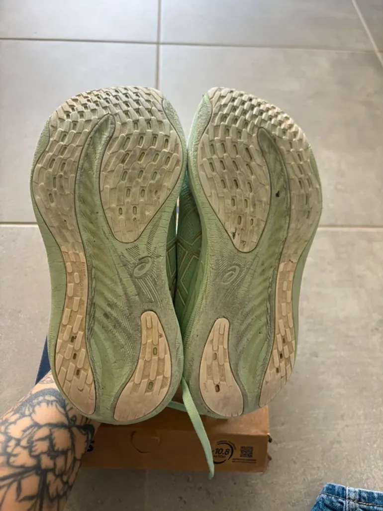 Used New Balance Gel Nimbus 26 bike — image 3 of 4