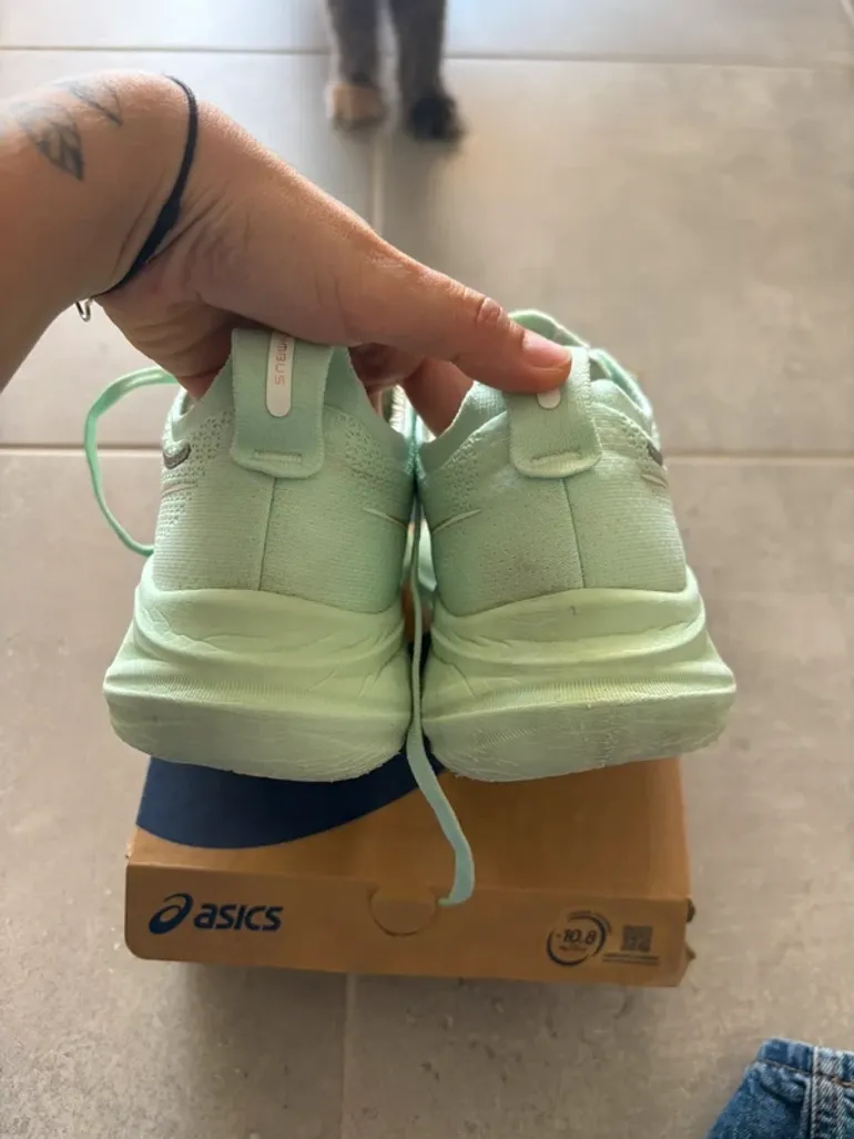 Used New Balance Gel Nimbus 26 bike — image 4 of 4