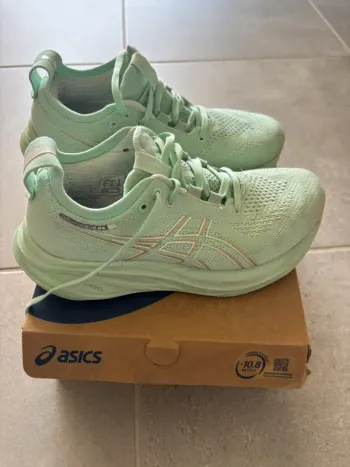 Used New Balance Gel Nimbus 26 Running Shoes