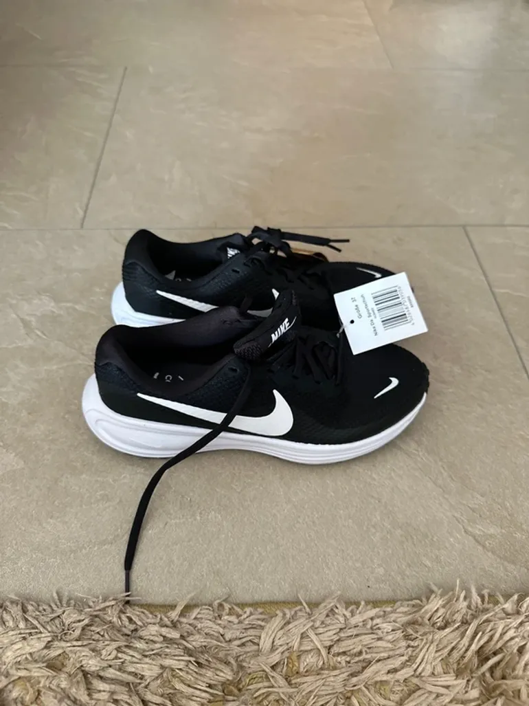 Used Nike Revolution 8 bike — image 2 of 3