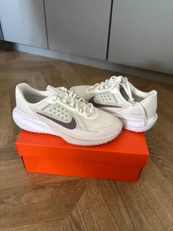 Used Rose Sonic Fly Running Shoes