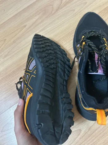 Used Asics Running Shoes bike — image 3 of 5
