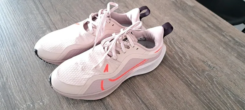 Used Pegasus 37 Shield Running Shoes