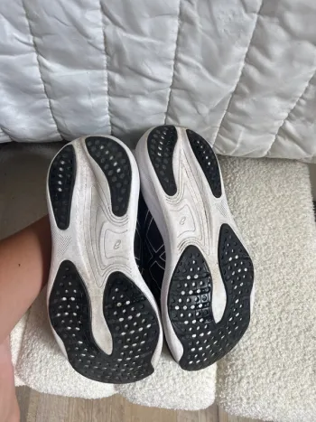 Tweedehands Asics Gel Nimbus 25 bike — afbeelding 3 van 5