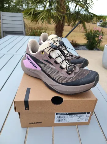 Used Genesis W Running Shoes