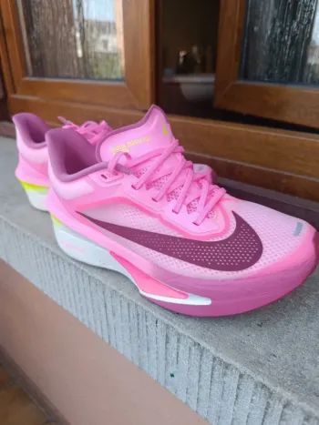 Used Hyper Zoomfly 6 Running Shoes