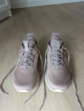 Tweedehands Asics GEL NIMBUS 27 bike — afbeelding 3 van 7