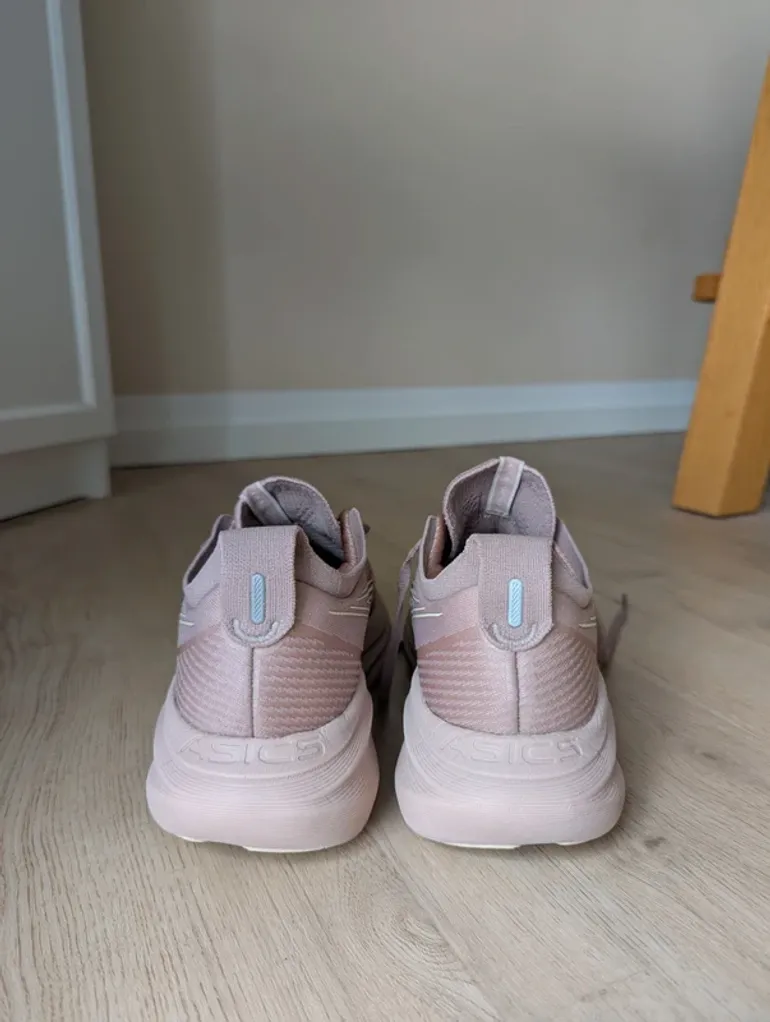 Tweedehands Asics GEL NIMBUS 27 bike — afbeelding 4 van 7